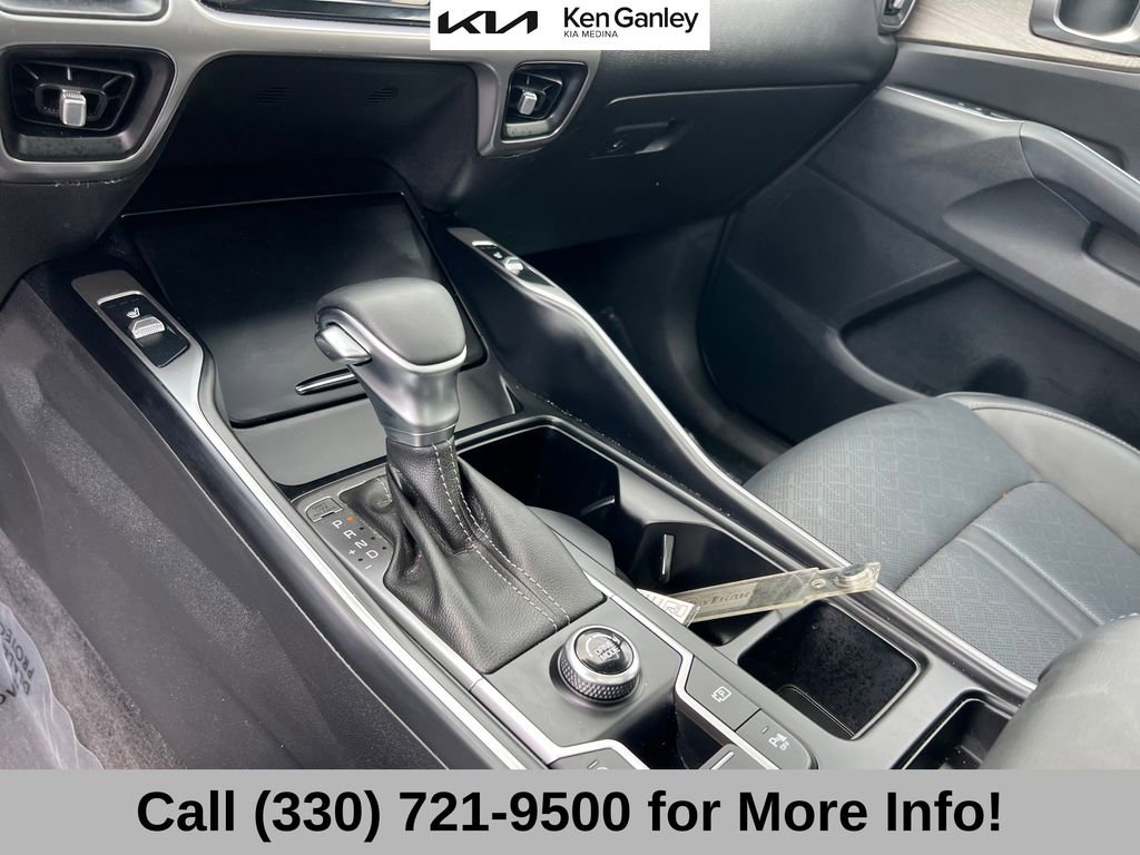 Certified 2022 Kia Sorento EX w/ Panoramic Sunroof Package FWD image 35