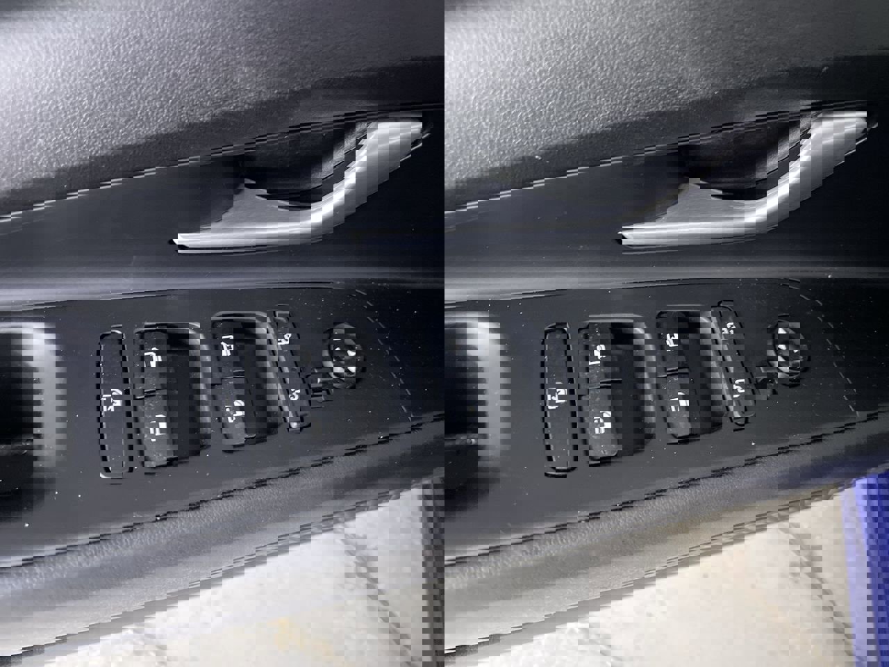 Used 2021 Hyundai Elantra SE image 11