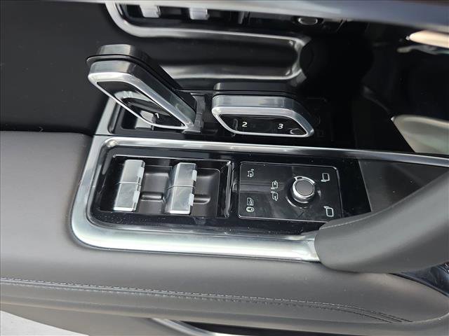 New 2025 Land Rover Range Rover SE image 27