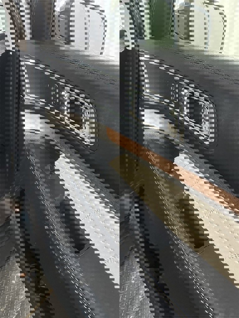 Used 2016 Ford Explorer Platinum image 46