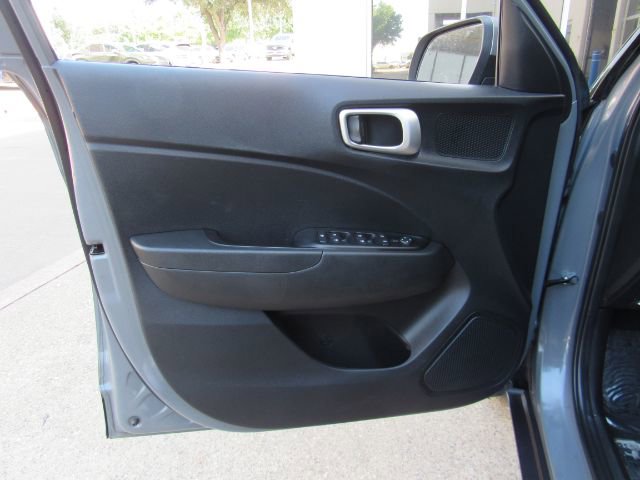 Used 2022 Hyundai Venue SEL FWD image 15
