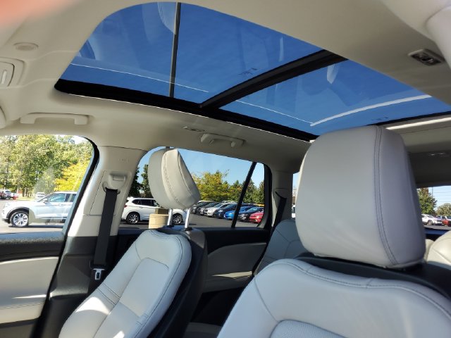 Certified 2025 Lincoln Aviator AWD w/ Jet Appearance Package image 10