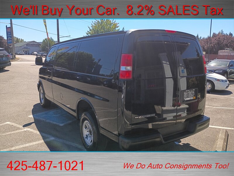 Used 2018 Chevrolet Express 2500 w/ Driver Convenience Package RWD image 9