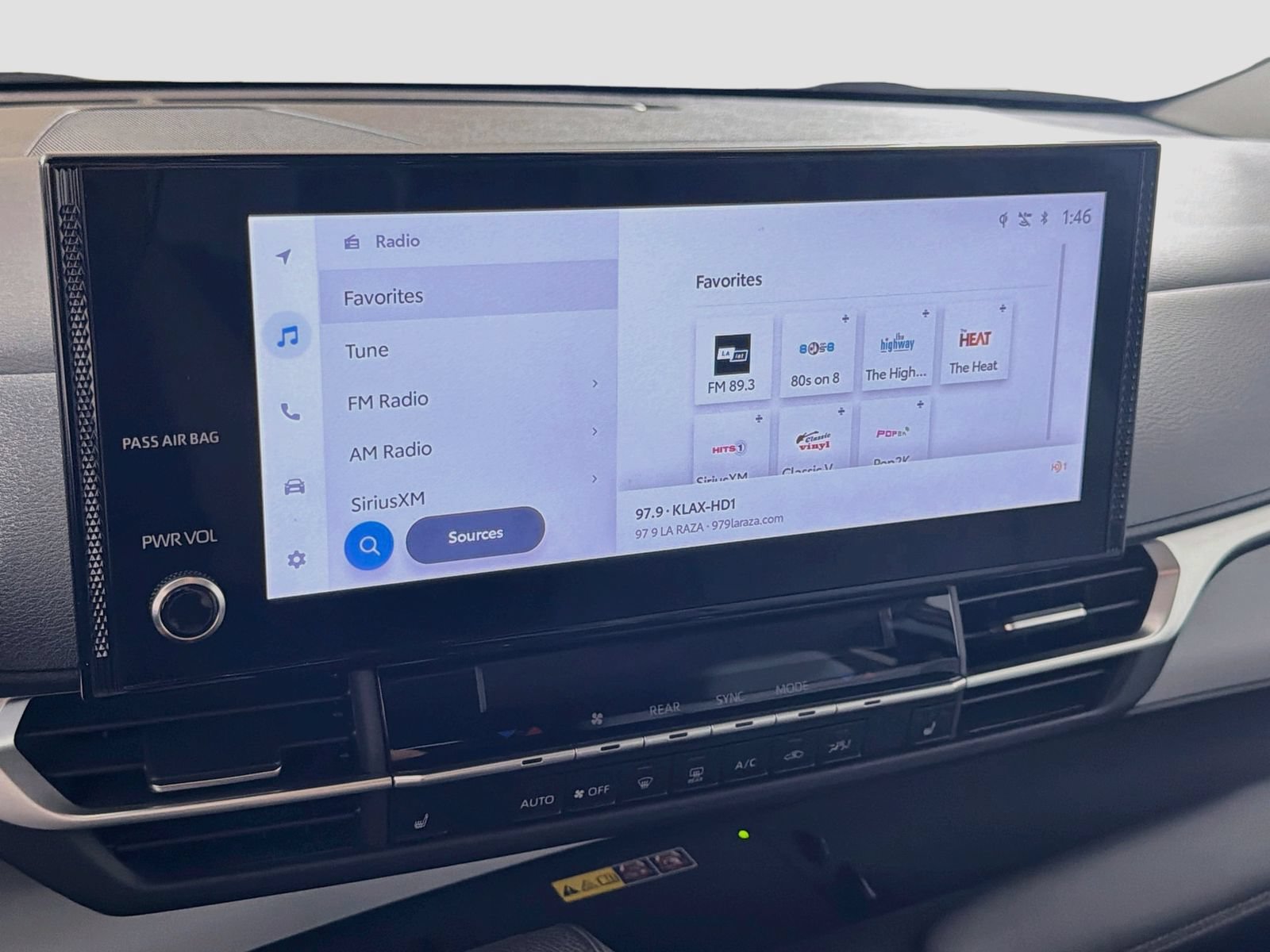 Used 2025 Toyota Sienna XLE w/ XLE Plus Package FWD image 14