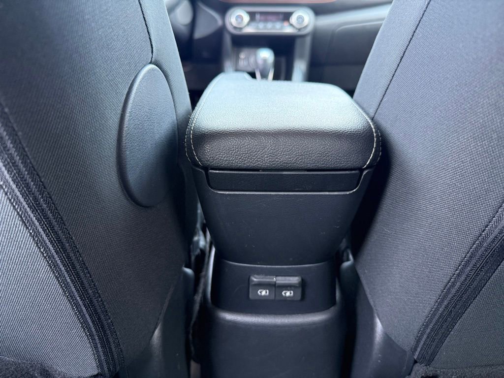 Used 2020 Nissan Kicks SR image 31