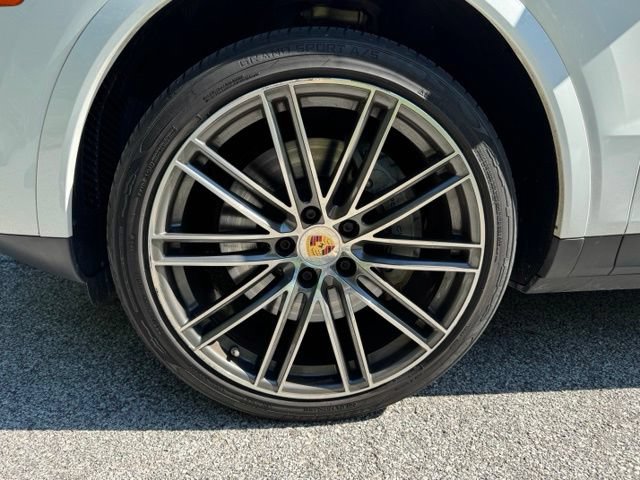 Used 2019 Porsche Cayenne S AWD/4WD image 2