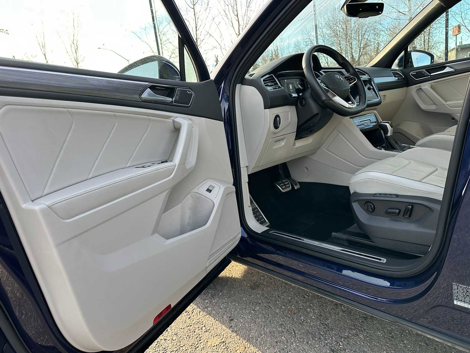 Used 2022 Volkswagen Tiguan SEL R-Line image 19