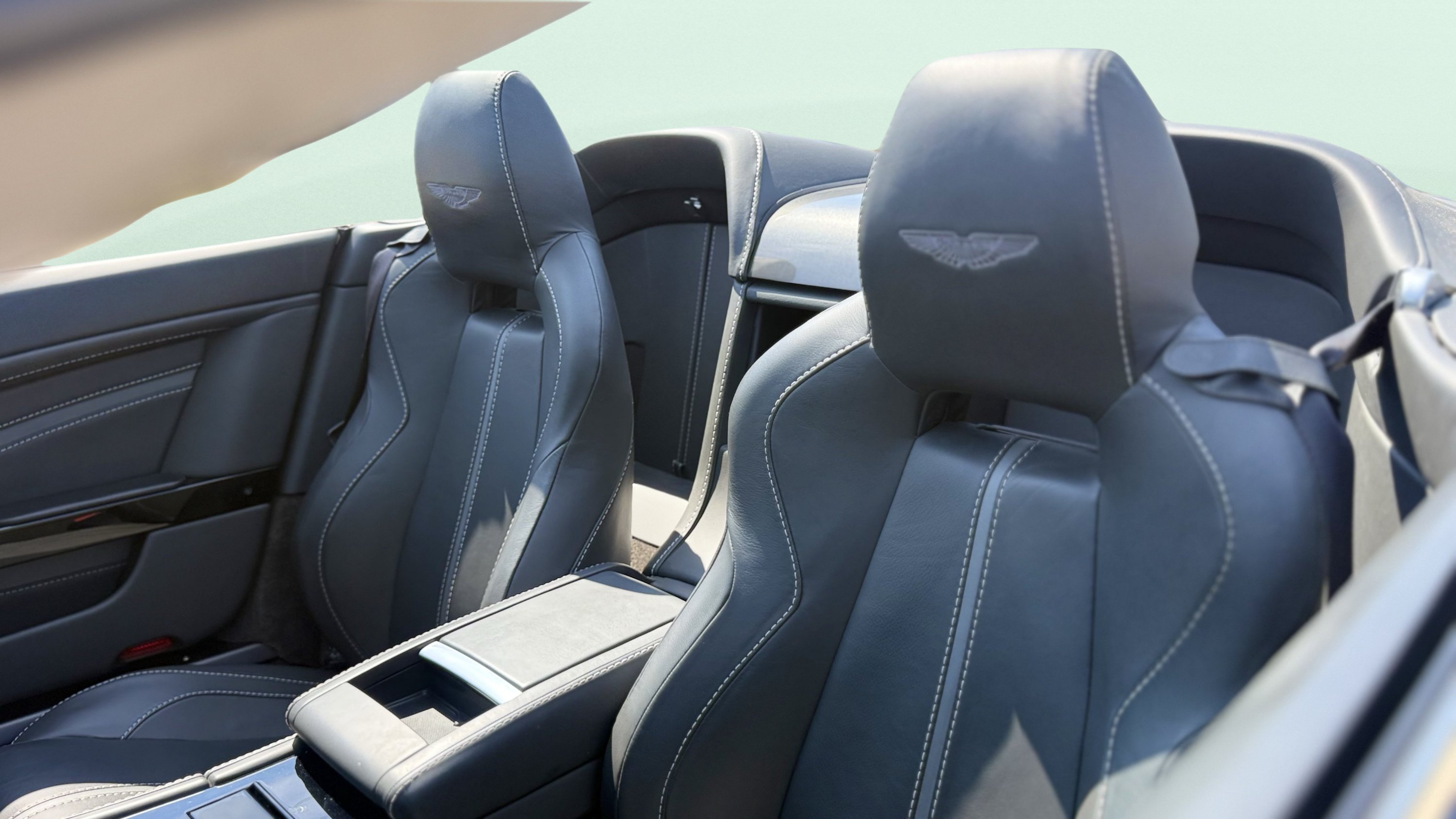 Used 2015 Aston Martin V12 Vantage S RWD image 34