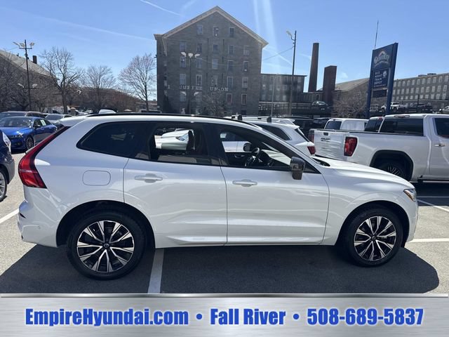 Used 2023 Volvo XC60 B5 Plus AWD/4WD image 3