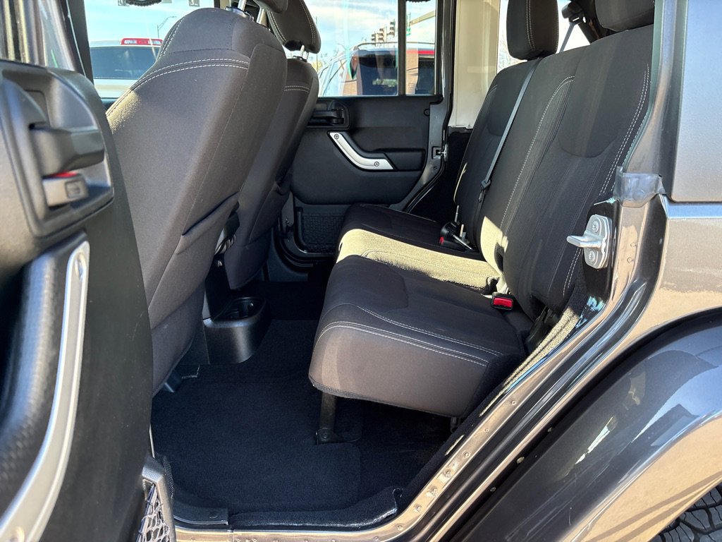Used 2018 Jeep Wrangler Unlimited Sahara w/ Dual Top Group image 17