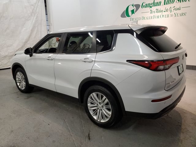 Used 2024 Mitsubishi Outlander ES AWD/4WD image 3