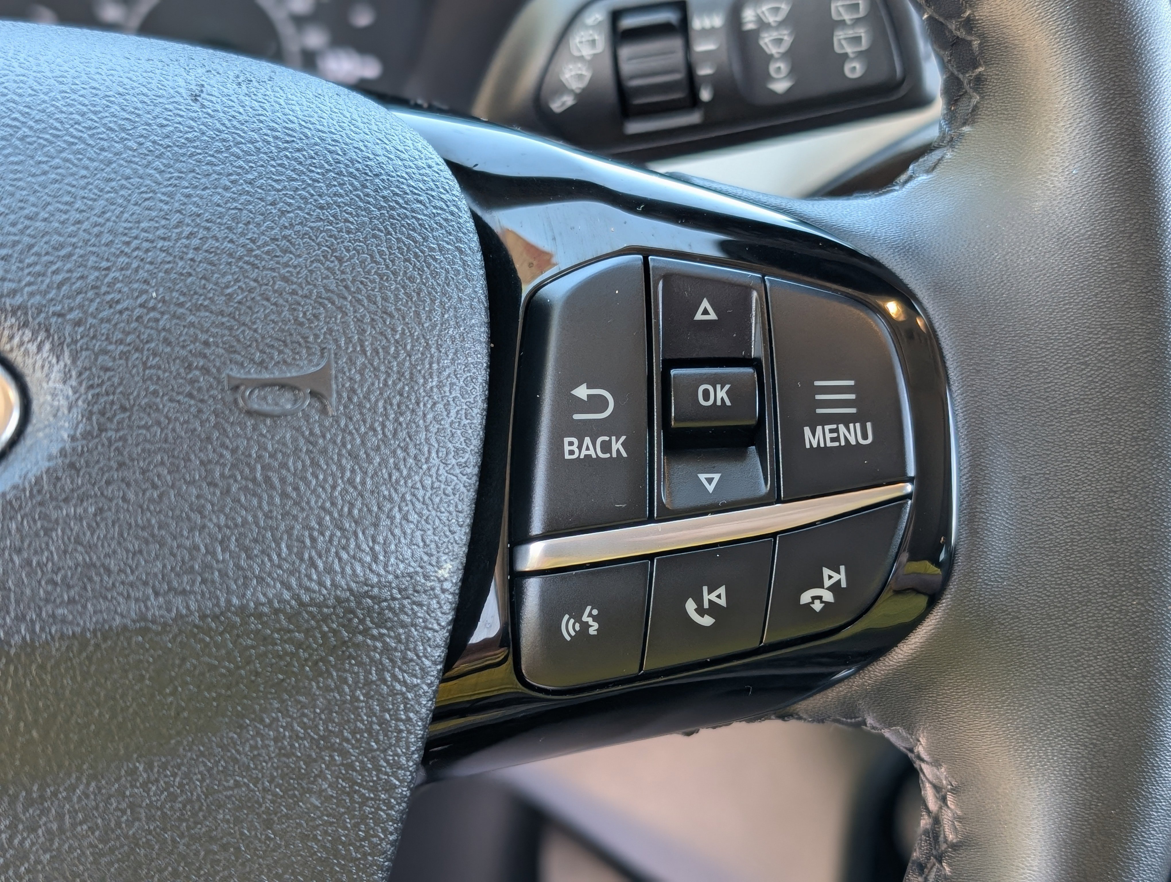 Used 2022 Ford Escape SE w/ SE Sport Appearance Package image 17