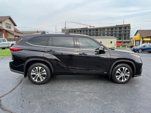 Used 2021 Toyota Highlander XLE AWD/4WD image 8