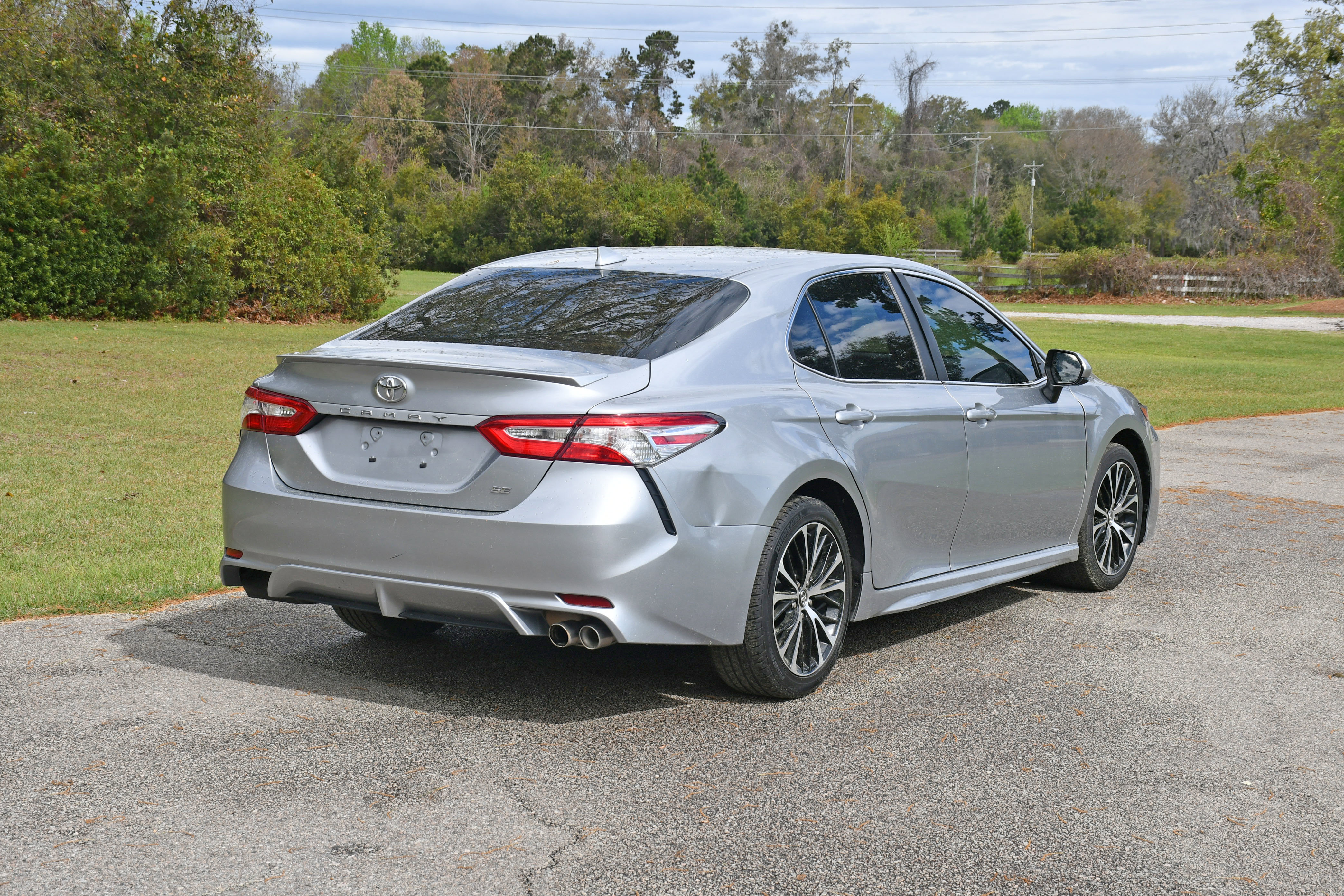 Used 2020 Toyota Camry SE image 4