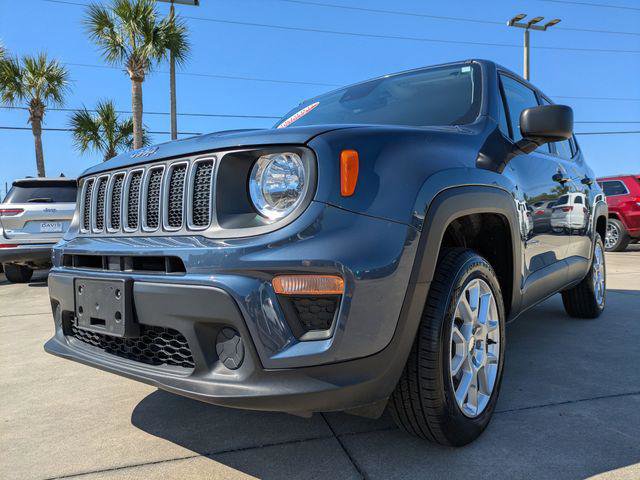 Certified 2023 Jeep Renegade Latitude AWD/4WD image 8