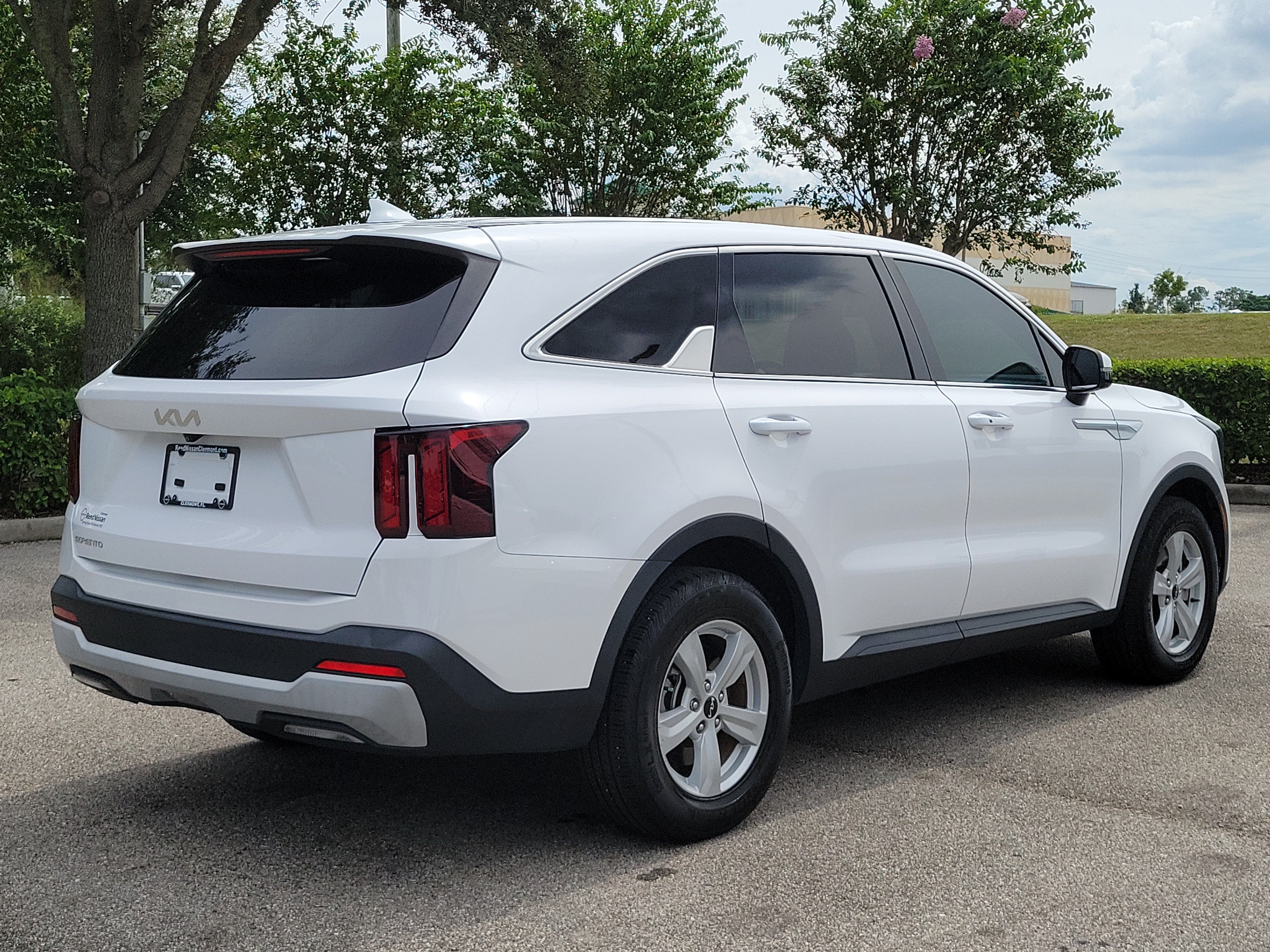 Used 2024 Kia Sorento LX FWD image 5