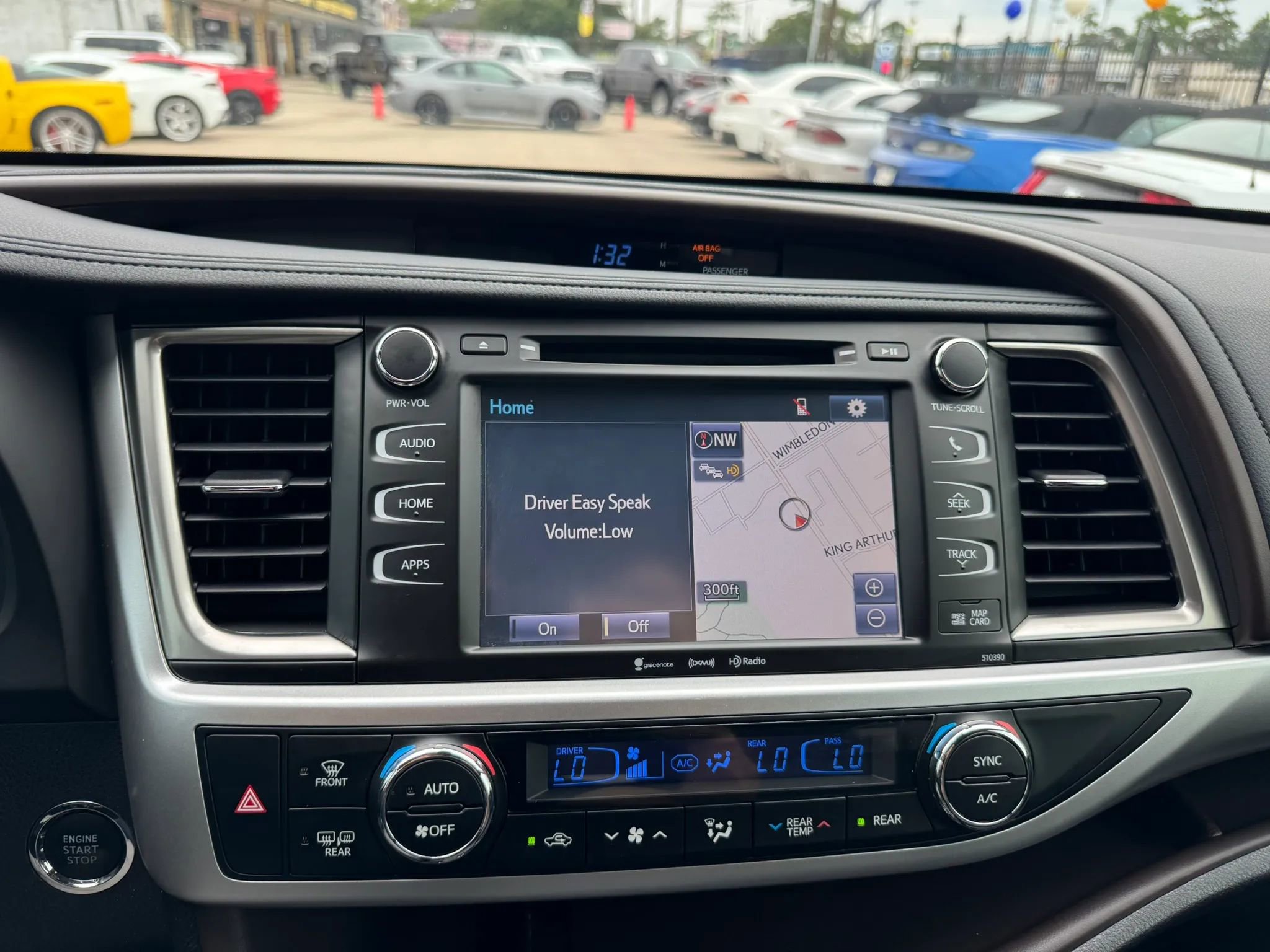 Used 2019 Toyota Highlander XLE FWD image 41