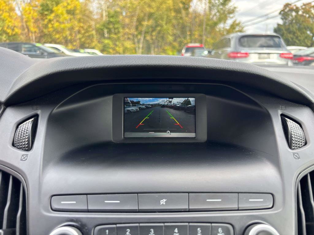 Used 2018 Ford Focus SE w/ SE Appearance Package image 20