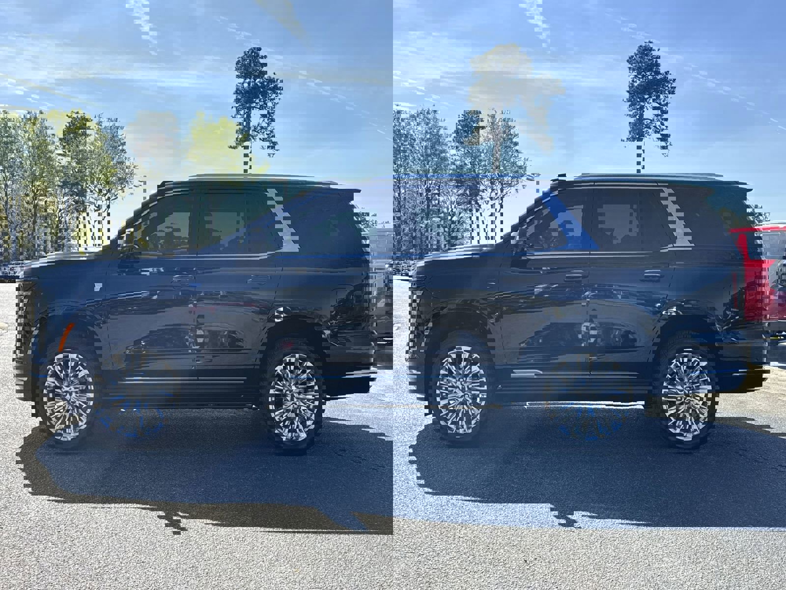 Used 2025 Cadillac Escalade Premium Luxury w/ Touring Package image 7