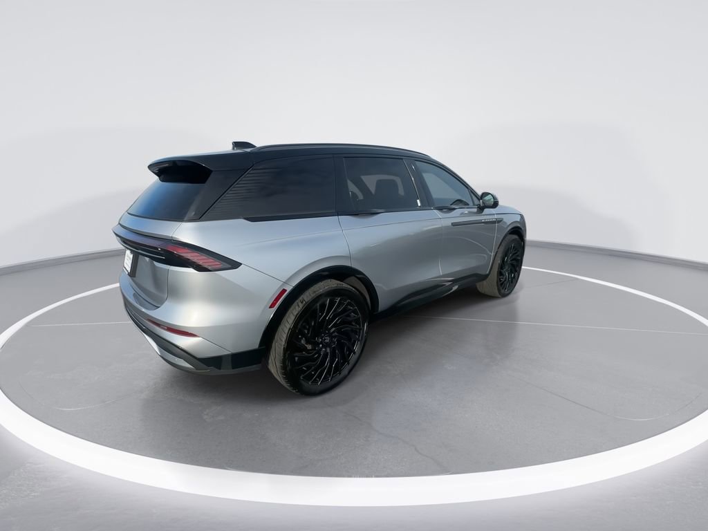 Used 2025 Lincoln Nautilus Reserve w/ Jet Appearance Package image 8