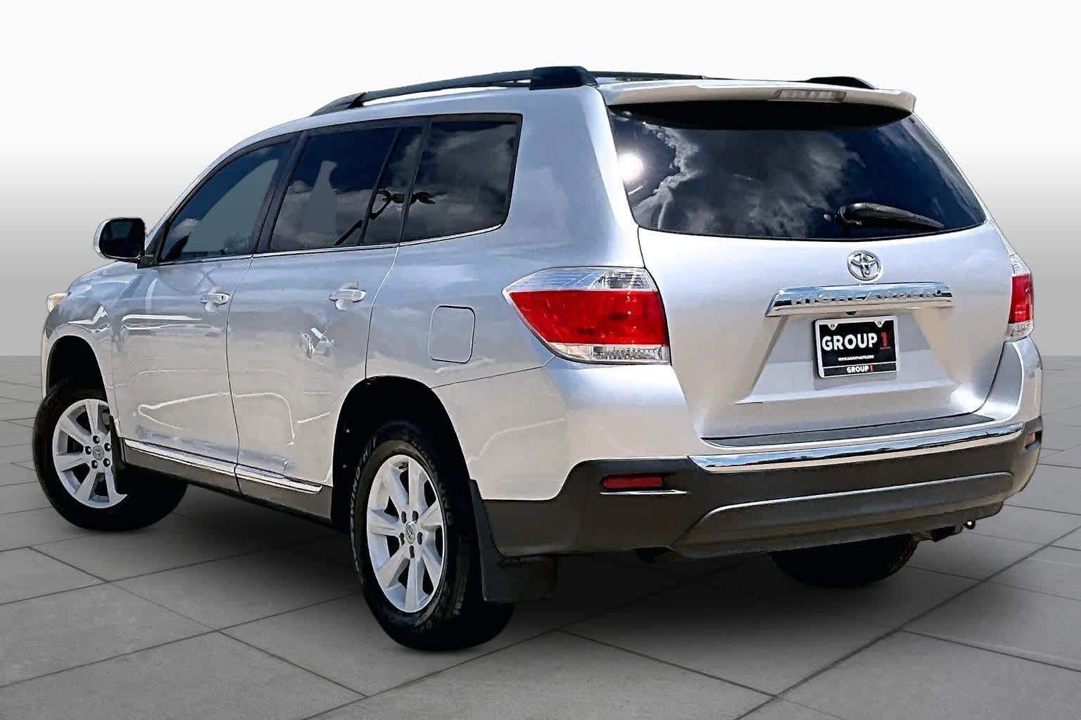 Used 2012 Toyota Highlander SE w/ Tow Pkg FWD image 10