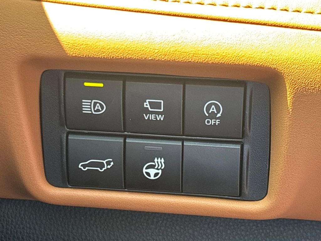 Used 2025 Toyota Highlander Platinum image 23