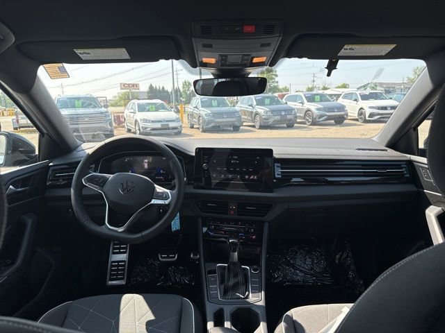 Used 2025 Volkswagen Jetta Sport image 7