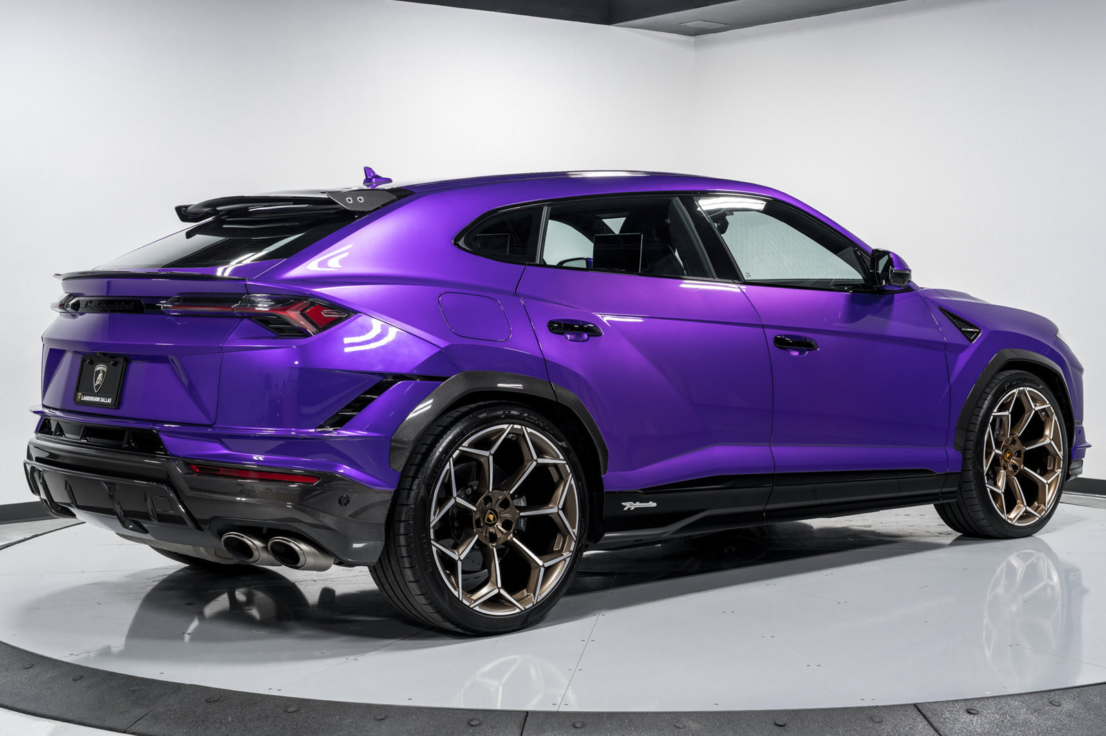 Used 2023 Lamborghini Urus Performante AWD/4WD image 3