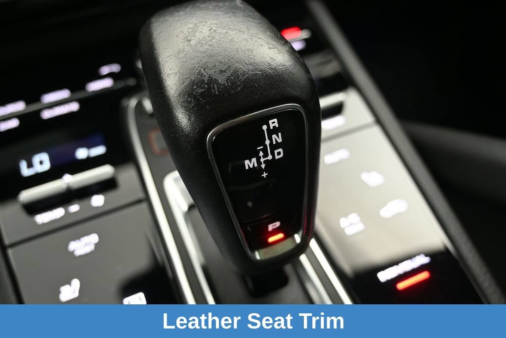 Used 2022 Porsche Cayenne AWD/4WD image 16