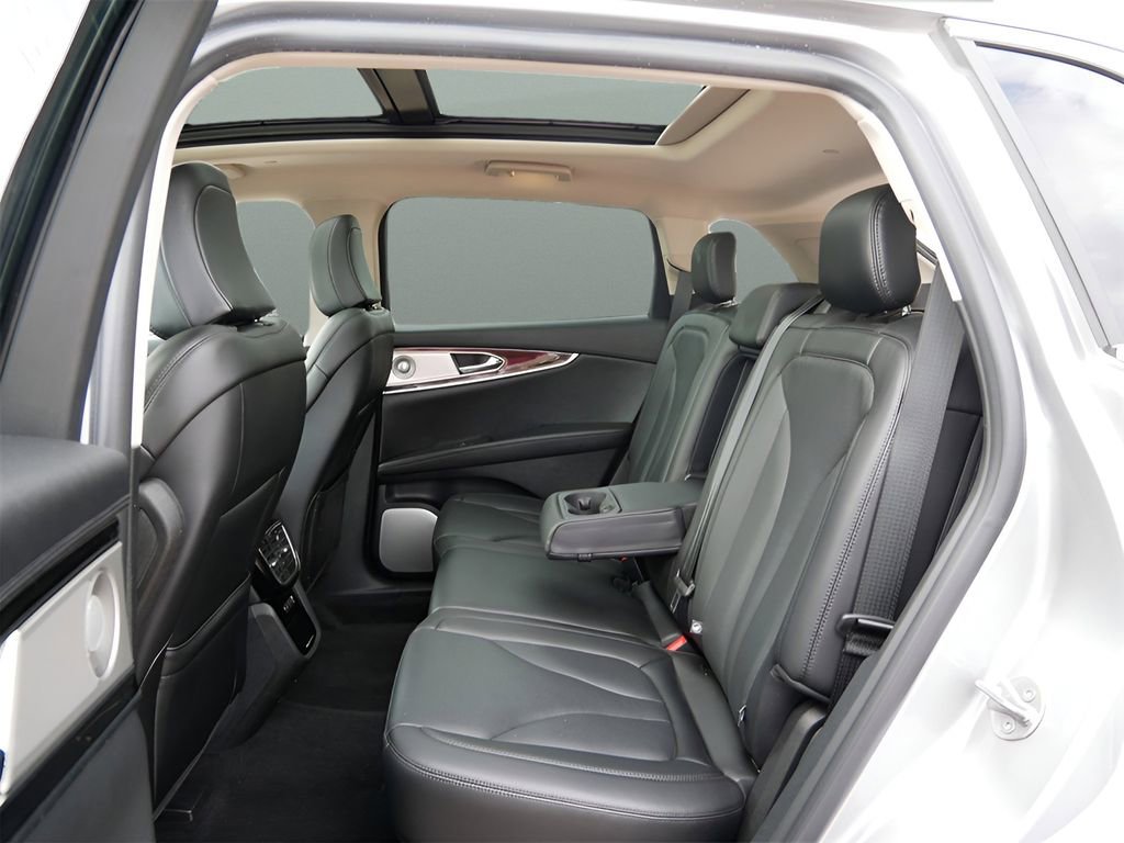 Used 2023 Lincoln Nautilus Reserve w/ Equipment Group 202A image 11