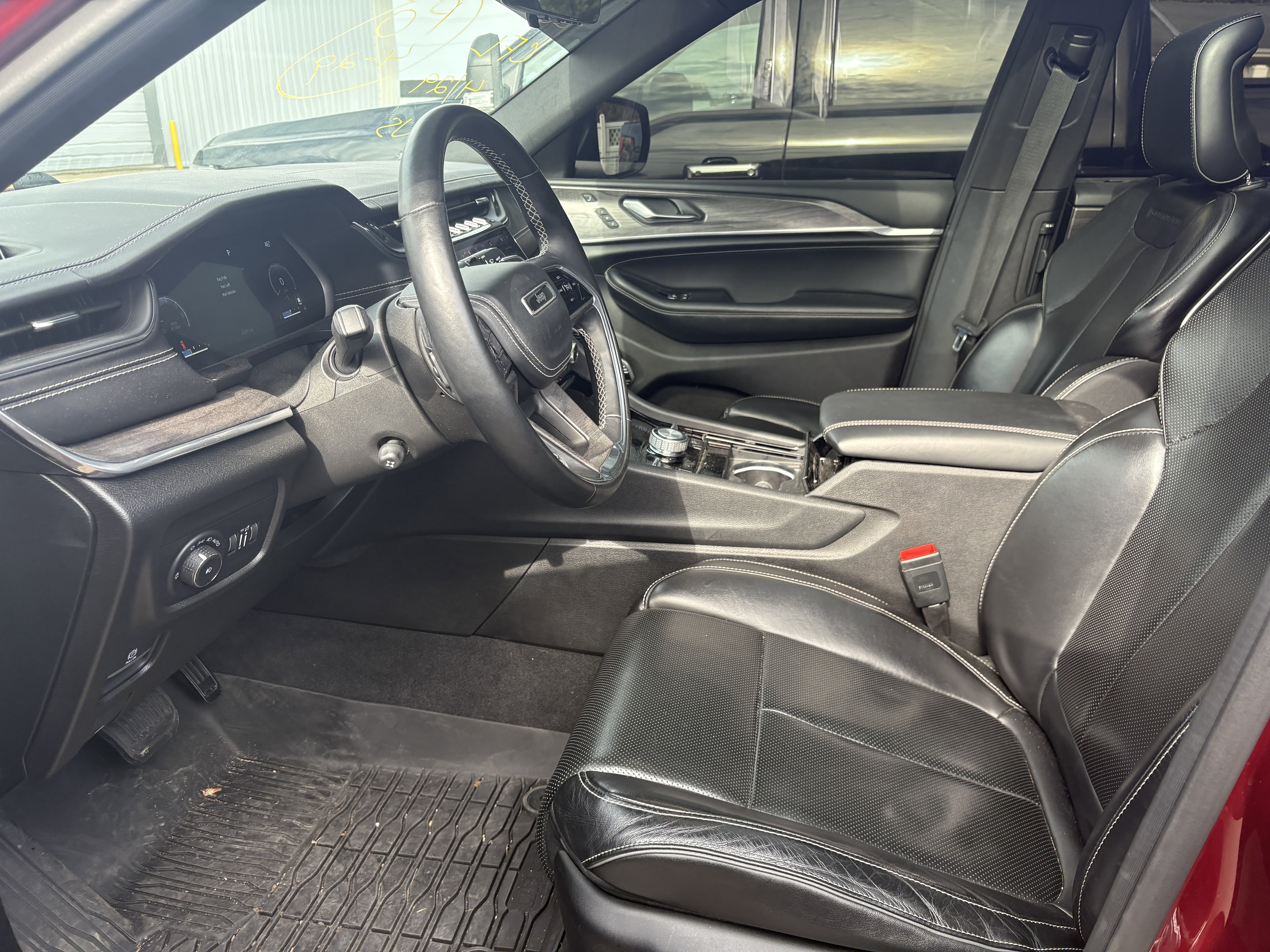 Used 2022 Jeep Grand Cherokee L Overland w/ Luxury Tech Group IV AWD/4WD image 7