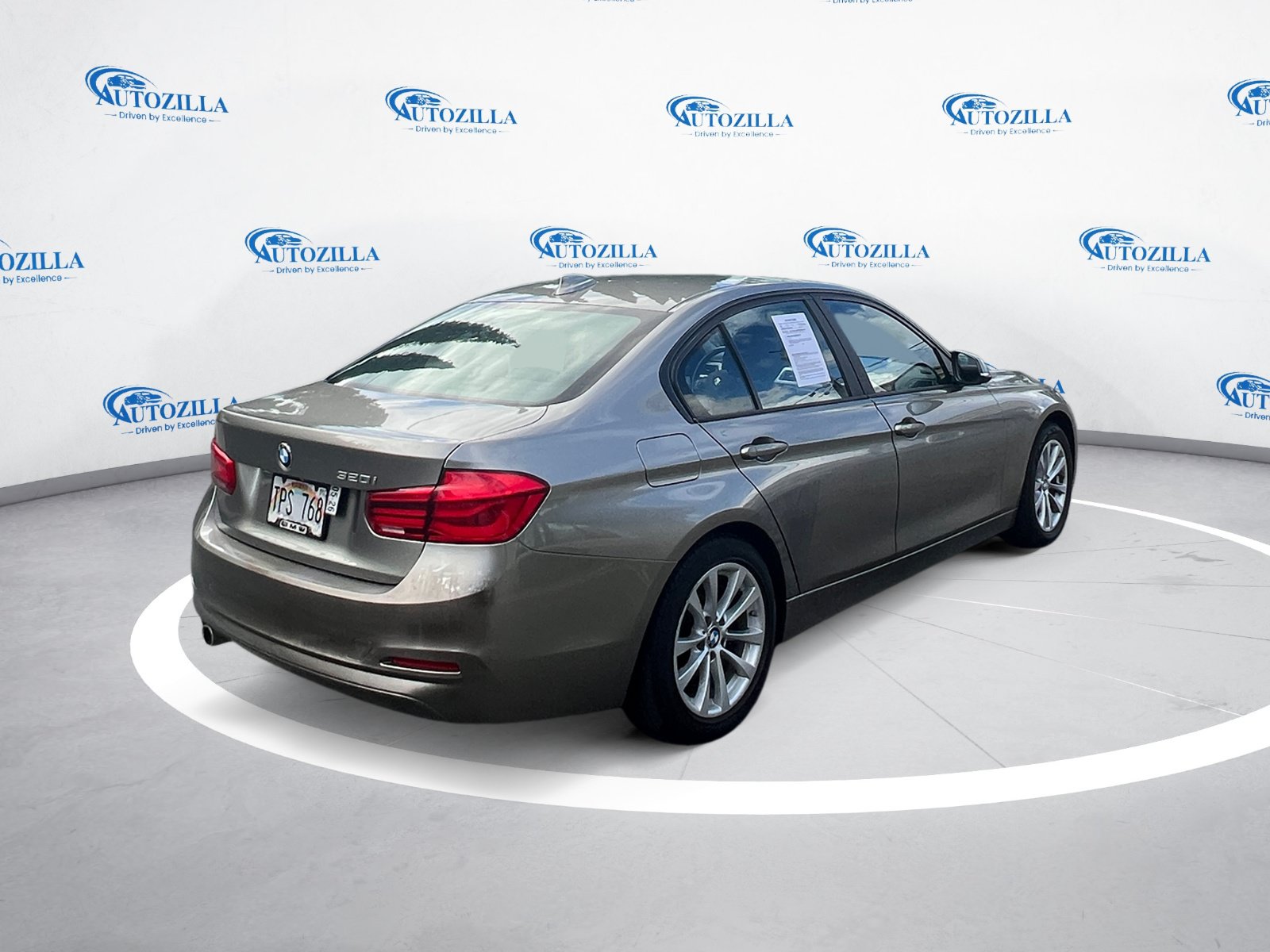 Used 2018 BMW 320i Sedan RWD image 5