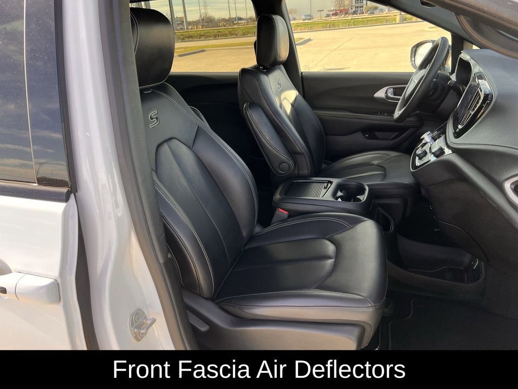 Used 2024 Chrysler Pacifica Select image 29