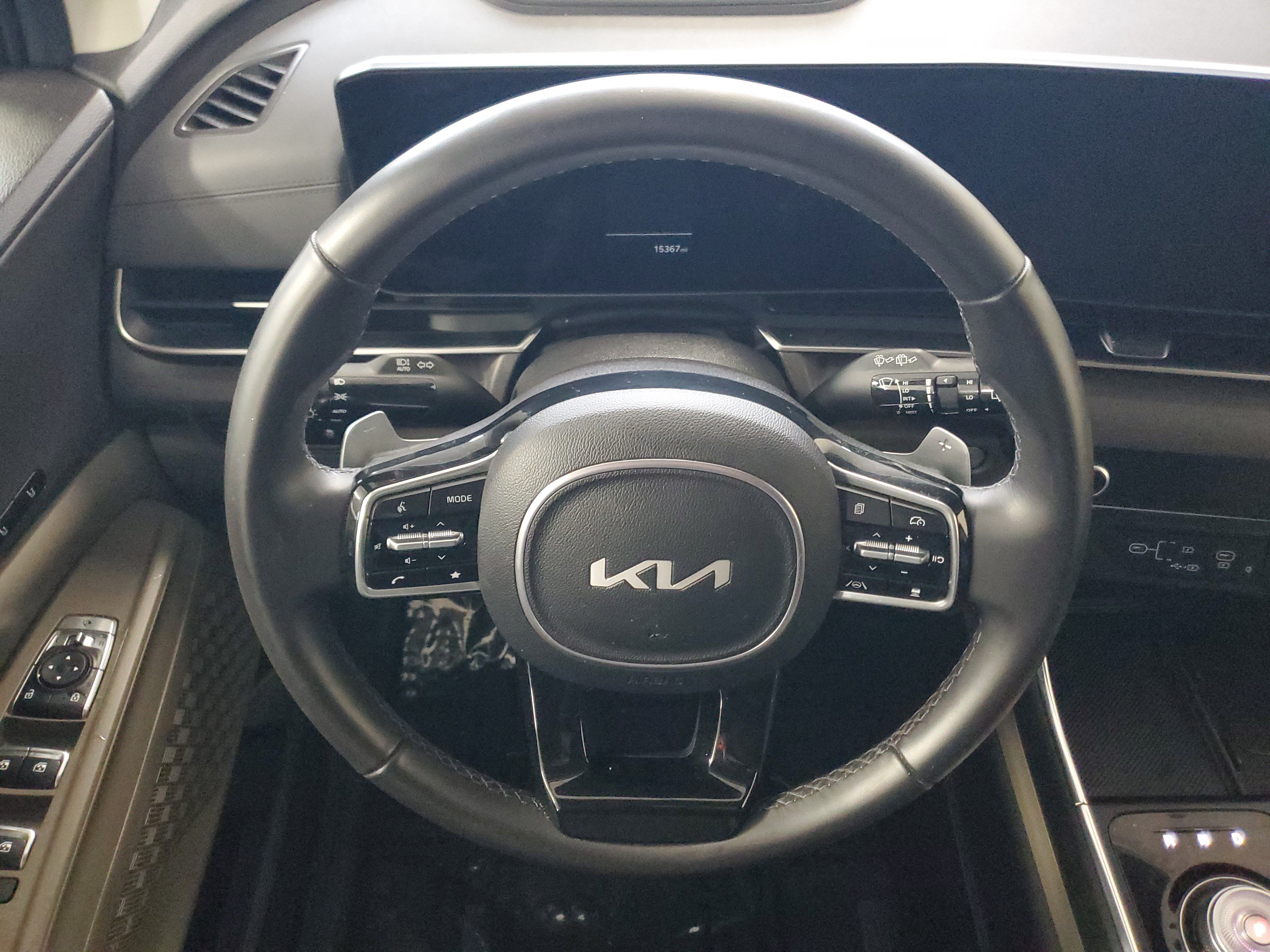 Used 2025 Kia Carnival EX FWD image 23