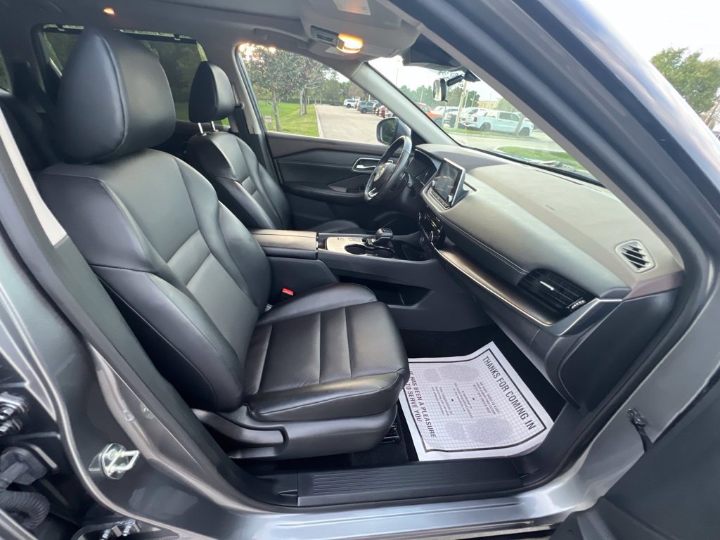 Used 2021 Nissan Rogue SV w/ Premium Package FWD image 16