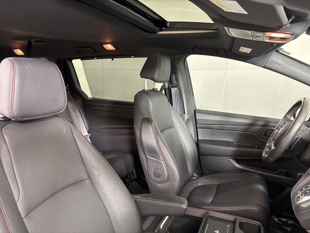 Used 2025 Honda Odyssey Sport-L image 17