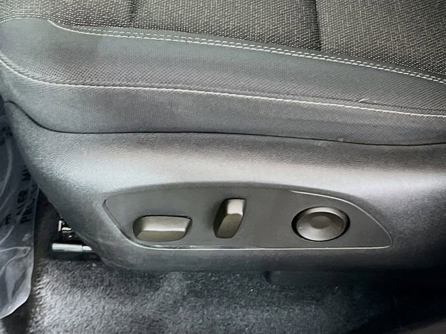 Used 2025 Chevrolet Traverse LT FWD image 19