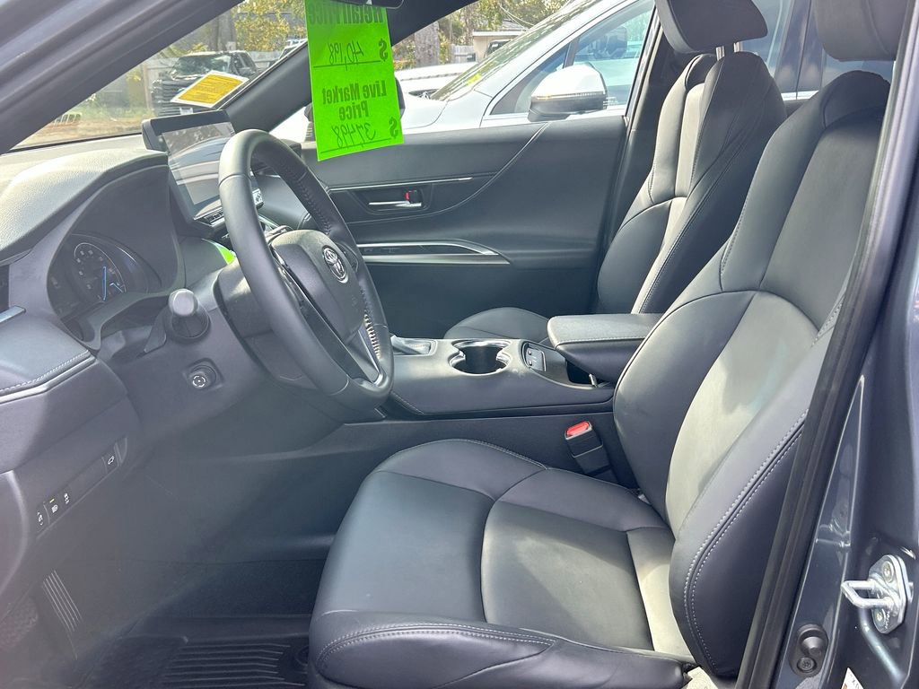 Used 2024 Toyota Venza XLE image 20