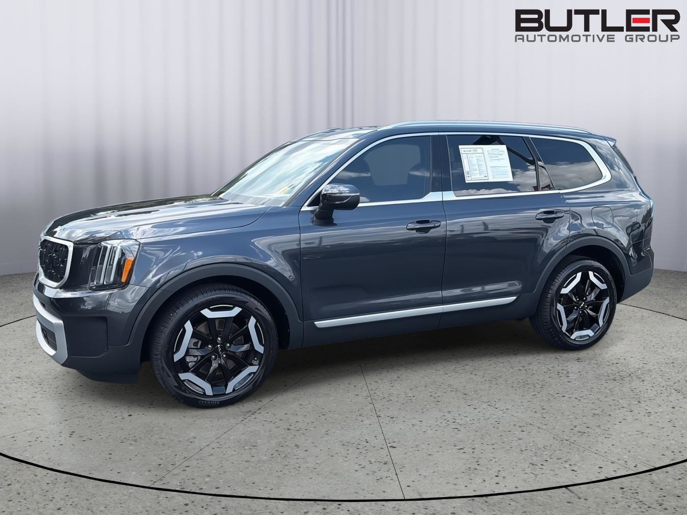 Used 2025 Kia Telluride EX FWD image 3