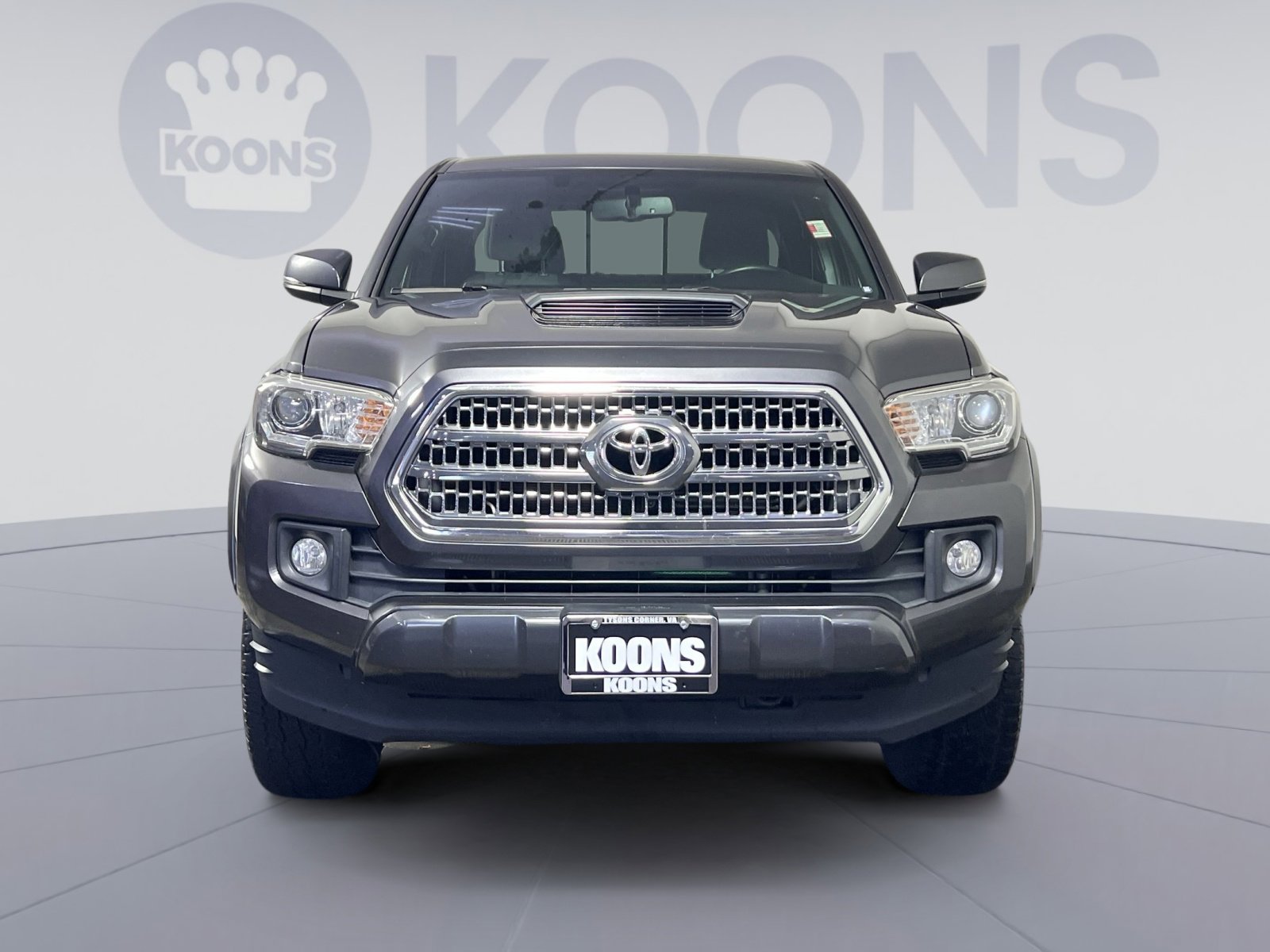 Used 2017 Toyota Tacoma TRD Sport image 11