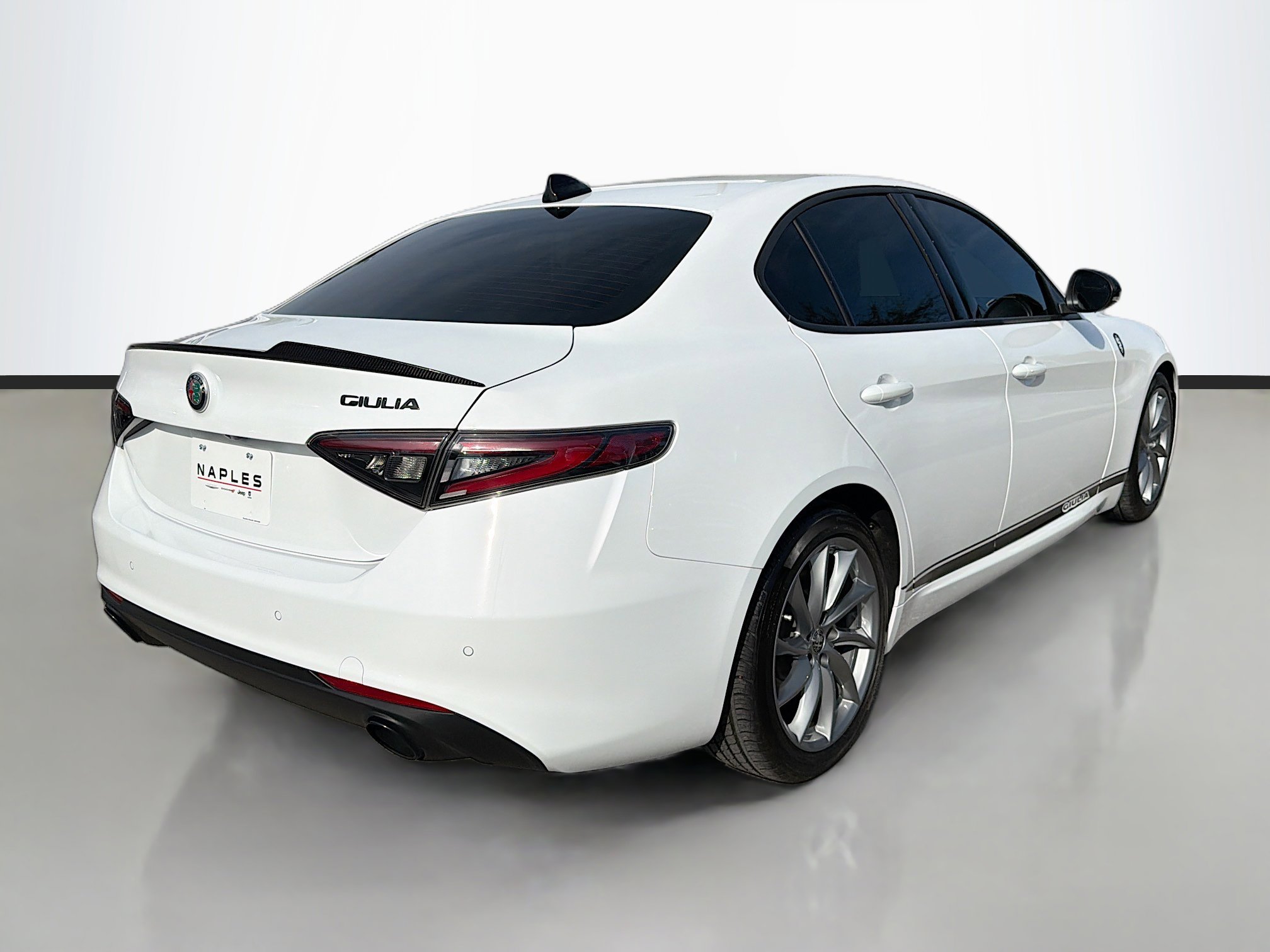 Used 2024 Alfa Romeo Giulia Sprint image 4