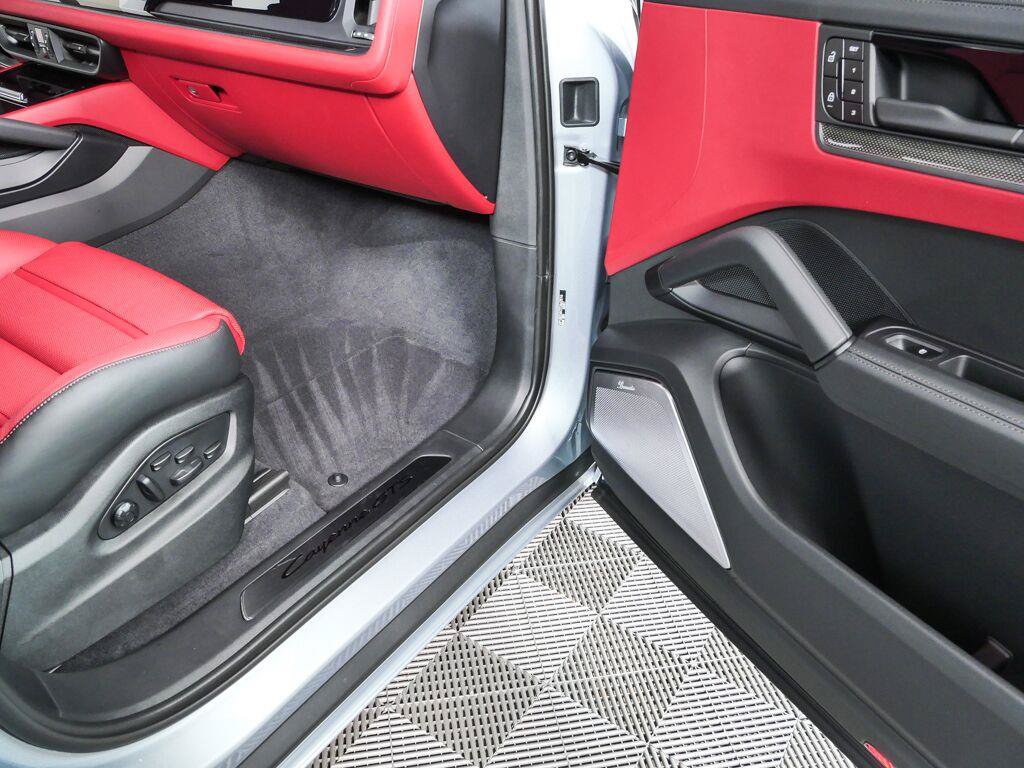 New 2026 Porsche Cayenne GTS AWD/4WD image 27