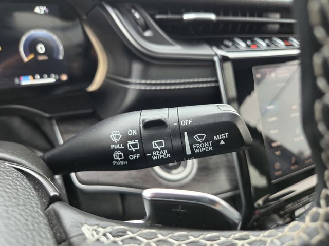 Used 2022 Jeep Grand Cherokee L Limited w/ Black Appearance Package image 22