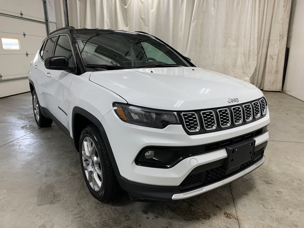 Used 2025 Jeep Compass Limited AWD/4WD image 2