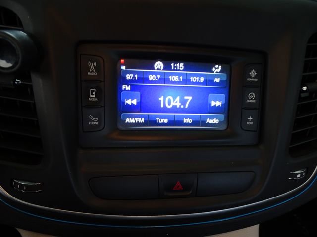 Used 2015 Chrysler 200 Limited FWD image 10