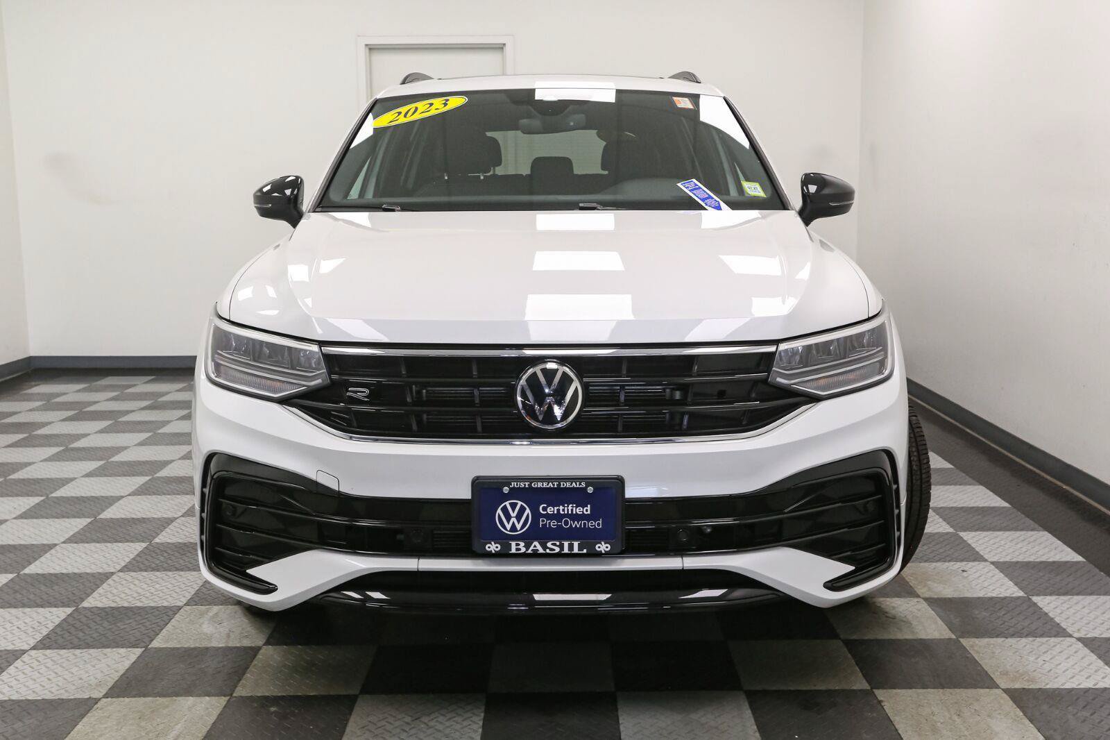 Certified 2023 Volkswagen Tiguan SE R-Line AWD/4WD image 4