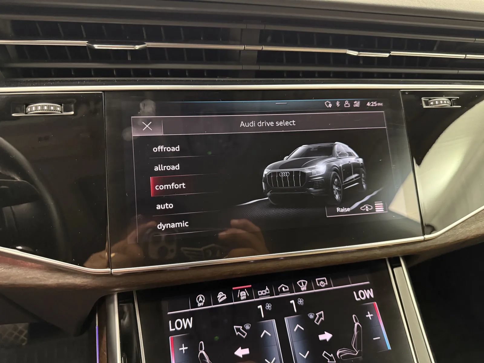 Used 2019 Audi Q8 Prestige w/ Adaptive Chassis Package AWD/4WD image 26