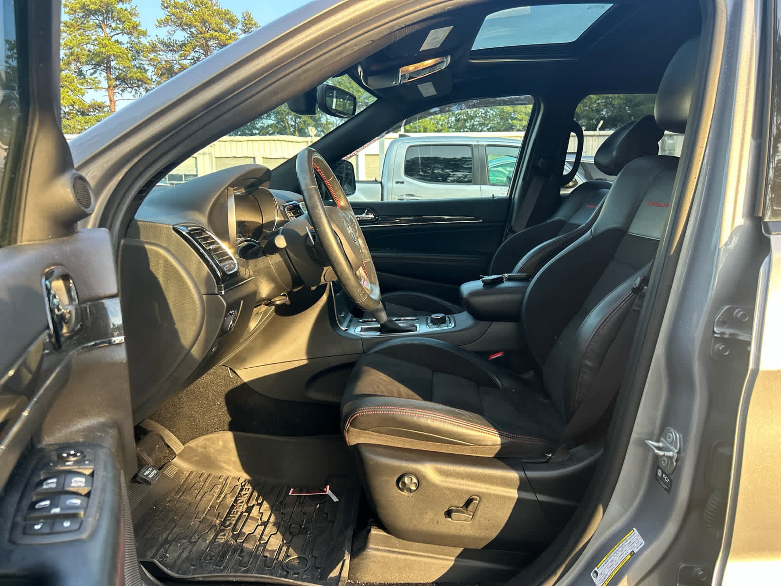 Used 2021 Jeep Grand Cherokee Trailhawk AWD/4WD image 7