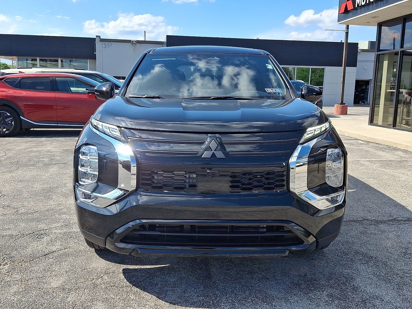 New 2026 Mitsubishi Outlander LE AWD/4WD image 3