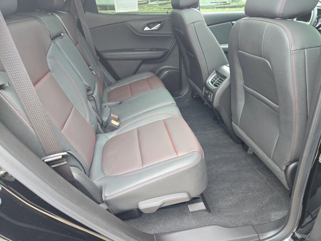 Used 2024 Chevrolet Blazer RS w/ Enhanced Convenience Package FWD image 9